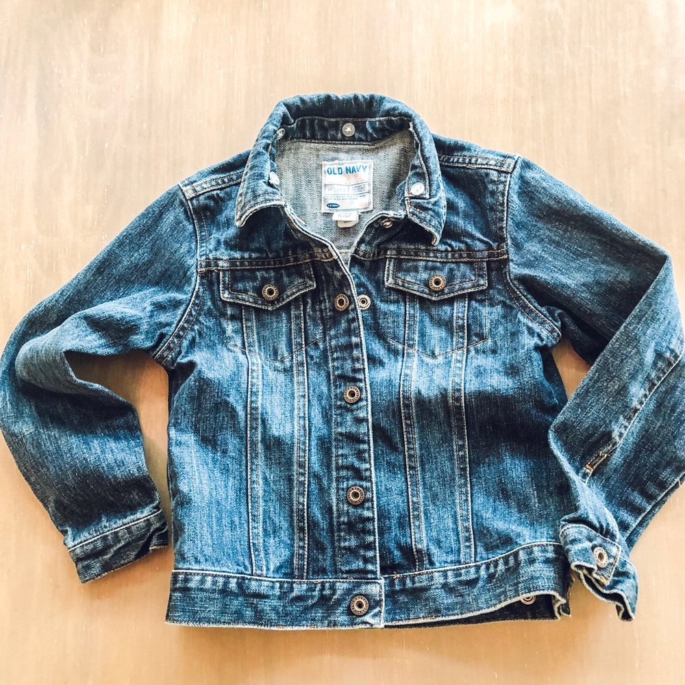 Girls denim jacket with snap front closure. S